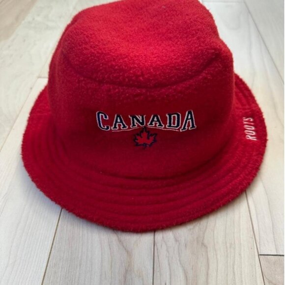 Classic Roots Athletics fleece bucket hat in bold red - Picture 2 of 5